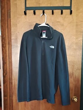 The North Face Men's Charcoal Gray Quarter-Zip Fleece Pullover